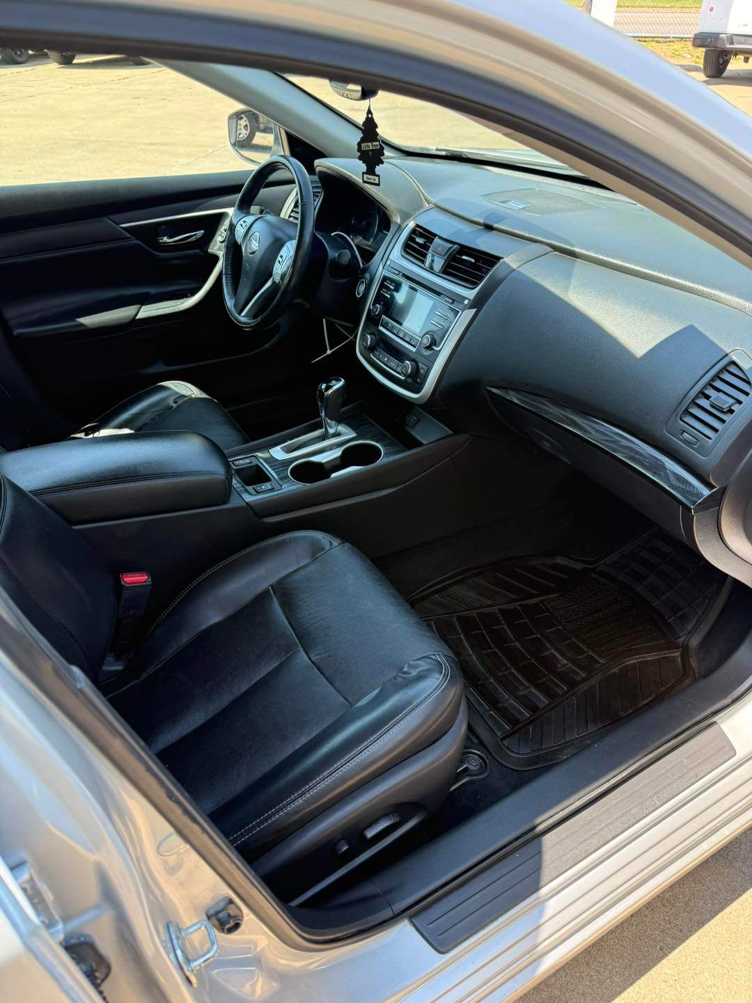 Car Image 12