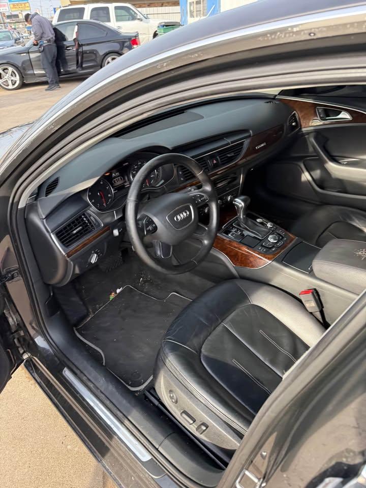 Car Image 10